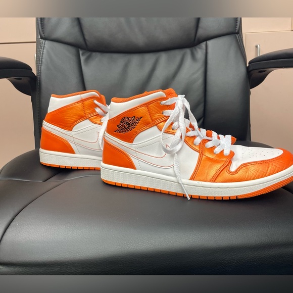 Nike Air Jordan 1 Mid Electro Metallic Orange White Sneaker M 7.5 W 9 - Picture 3 of 13